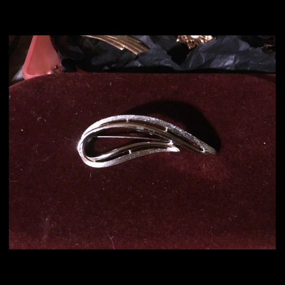 Sarah Coventry Brooch: “Swoosh” - Picture 1 of 1